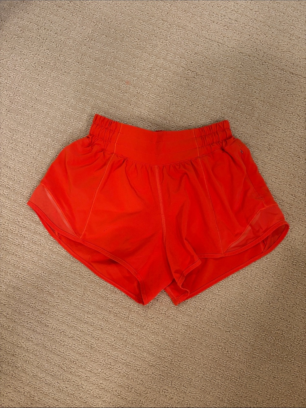Lululemon woman’s orange: red ish Hotty hot shorts low rise 2.5 size 0